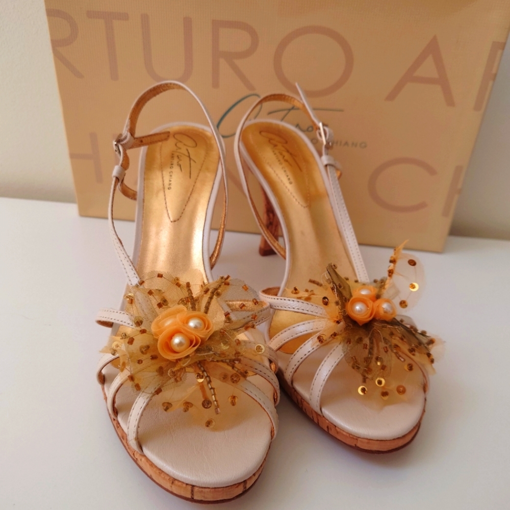 Arturo Chiang Leather Heels Size 7.5